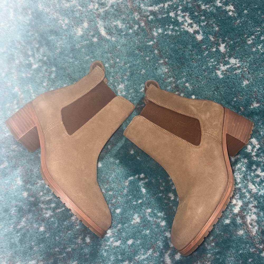 Nisolo Women's Ana Go To Heeled Chelsea Boot‎ Taupe EUC $250 size 8.5